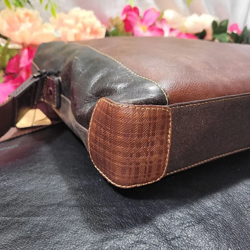 Boconi Garth Urban Messenger Bag in Conyac Full Grain Leather